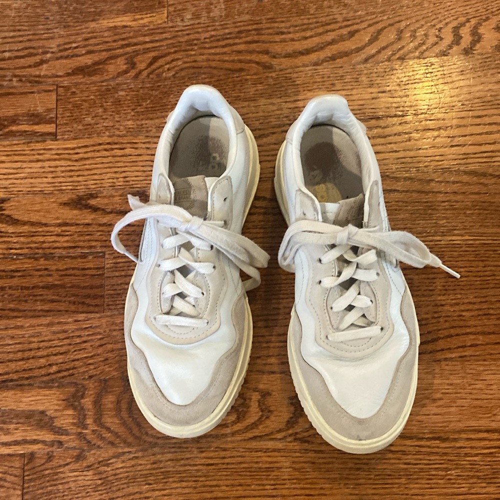 Adidas Womens size 8